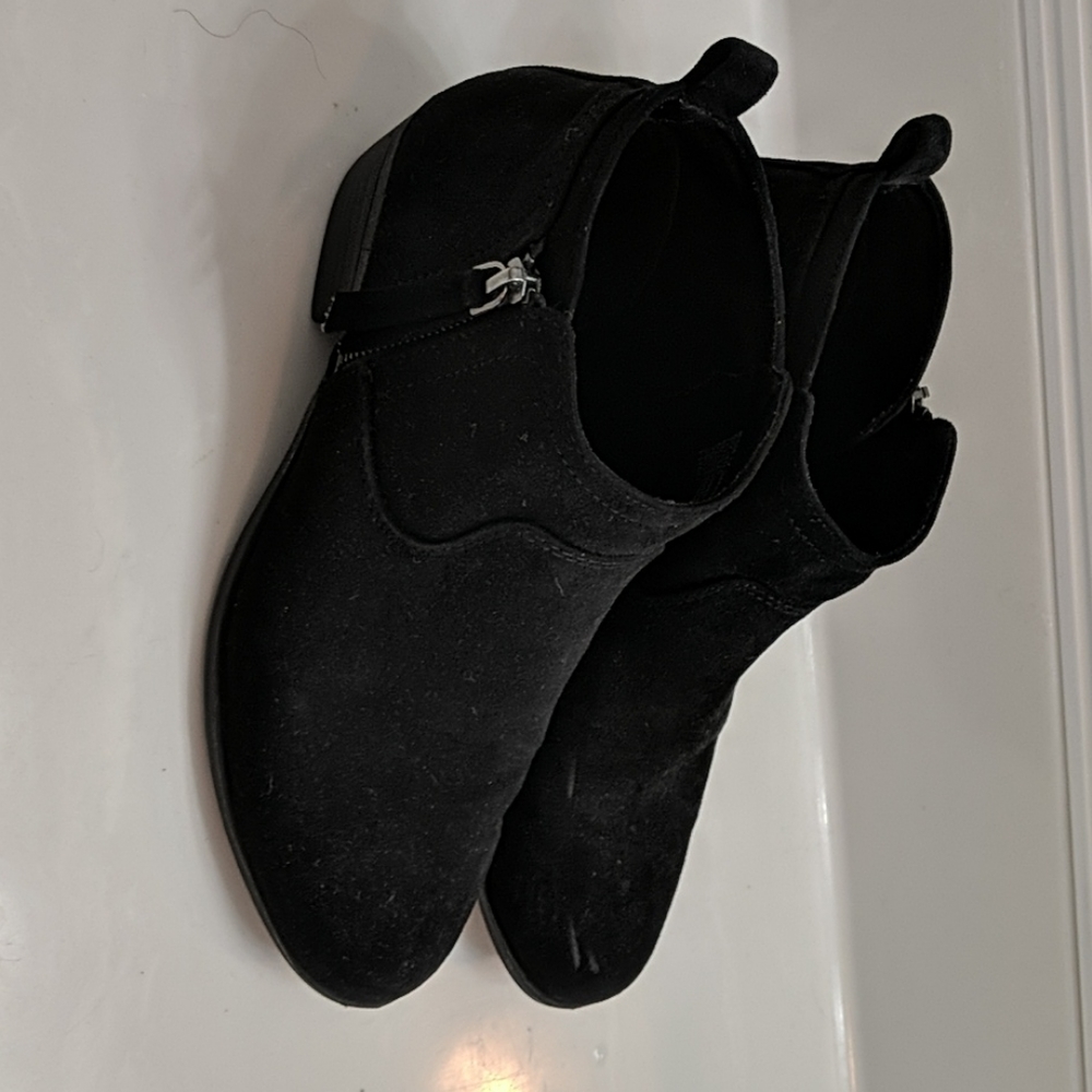 Sz 8.5 black Arizona booties